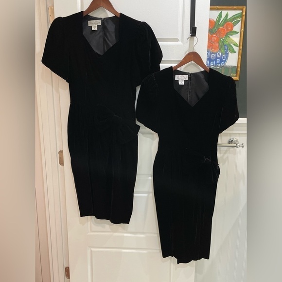 Susan Bennett Velvet Dress Drop Waist with Bow - Picture 1 of 8